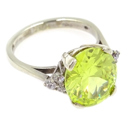  9ct white gold green and white beryl ring, hallmarked   
