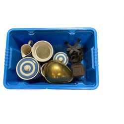 Set of scales with weights, together with Leonardo home storage jars and jug