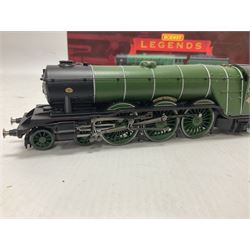 Hornby ‘00’ gauge - Limited Edition Hornby Legends Series no.989/1000 Class A1 LNER 4-6-2 ‘Flying Scotsman’ no.4472 in green; in original box with certificate of authenticity 