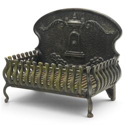 Adam style cast iron fire grate, shaped arched back plate cast with classical urn and scrolling acanthus, railed basket with pierced grate bars, on four cabriole supports