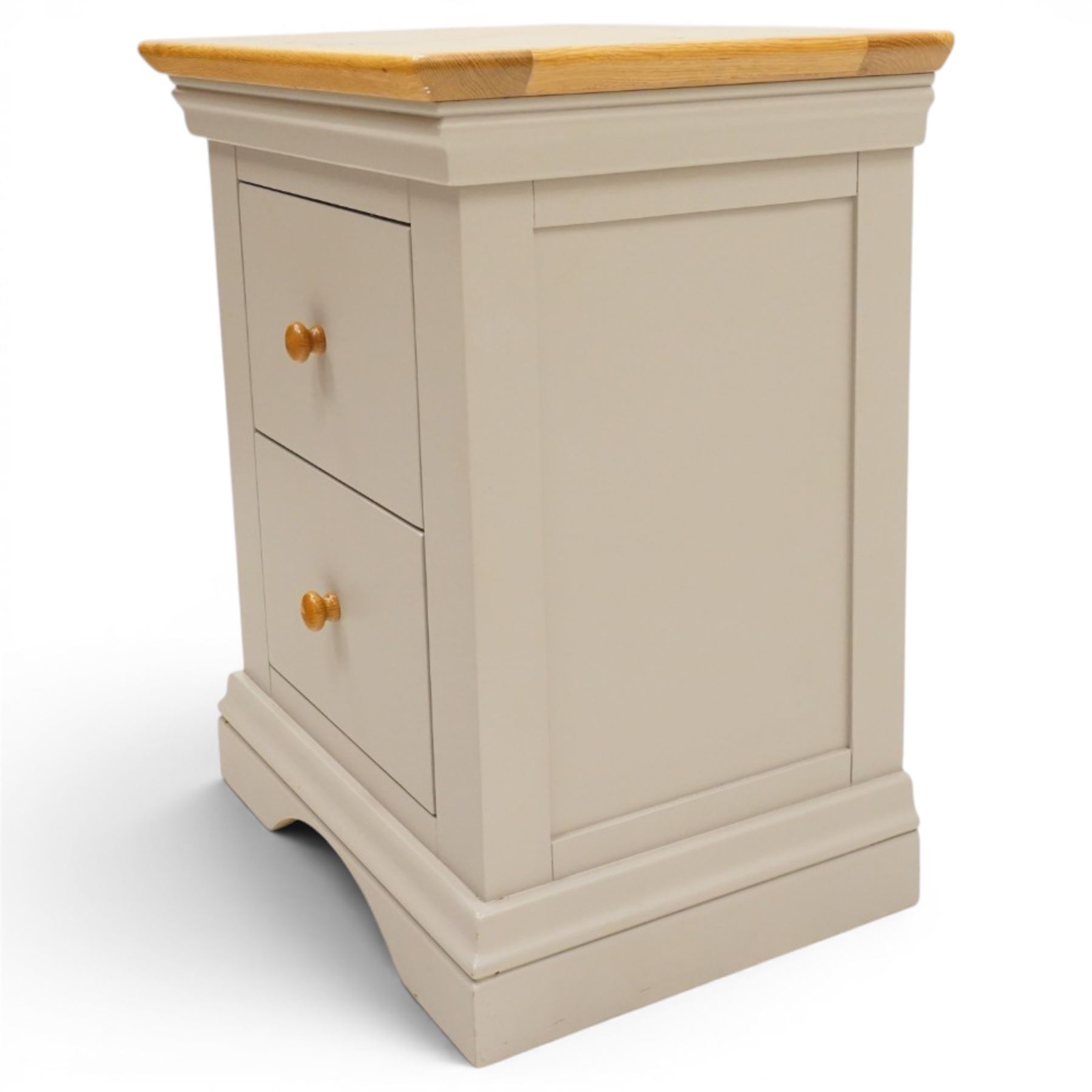 Modern bedroom suite comprising; a dresser, blanket box, bedside table, oak tops over a pale blue with wooden turned knobs

Dresser (H 77cm, D 48cm, W 107cm)
Blanket box (H 51cm, D 48cm W 91cm)
Bedside table (H 64cm, D 39cm, W 54cm)