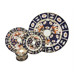  Royal Crown Derby imari pattern covered trinket box, together with three imari pattern 2451 plates of various sizes, largest plate D27cm 