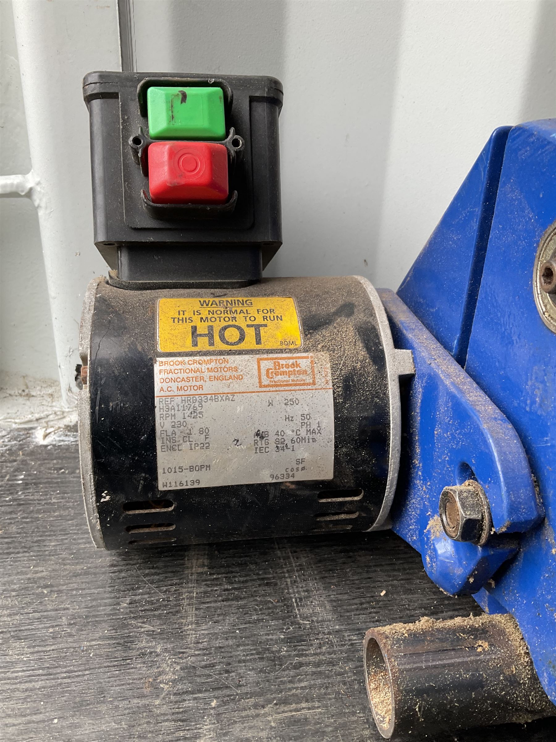 Record DML 24X wood turning lathe - THIS LOT IS TO BE COLLECTED BY APPOINTMENT FROM DUGGLEBY STORAGE, GREAT HILL, EASTFIELD, SCARBOROUGH, YO11 3TX