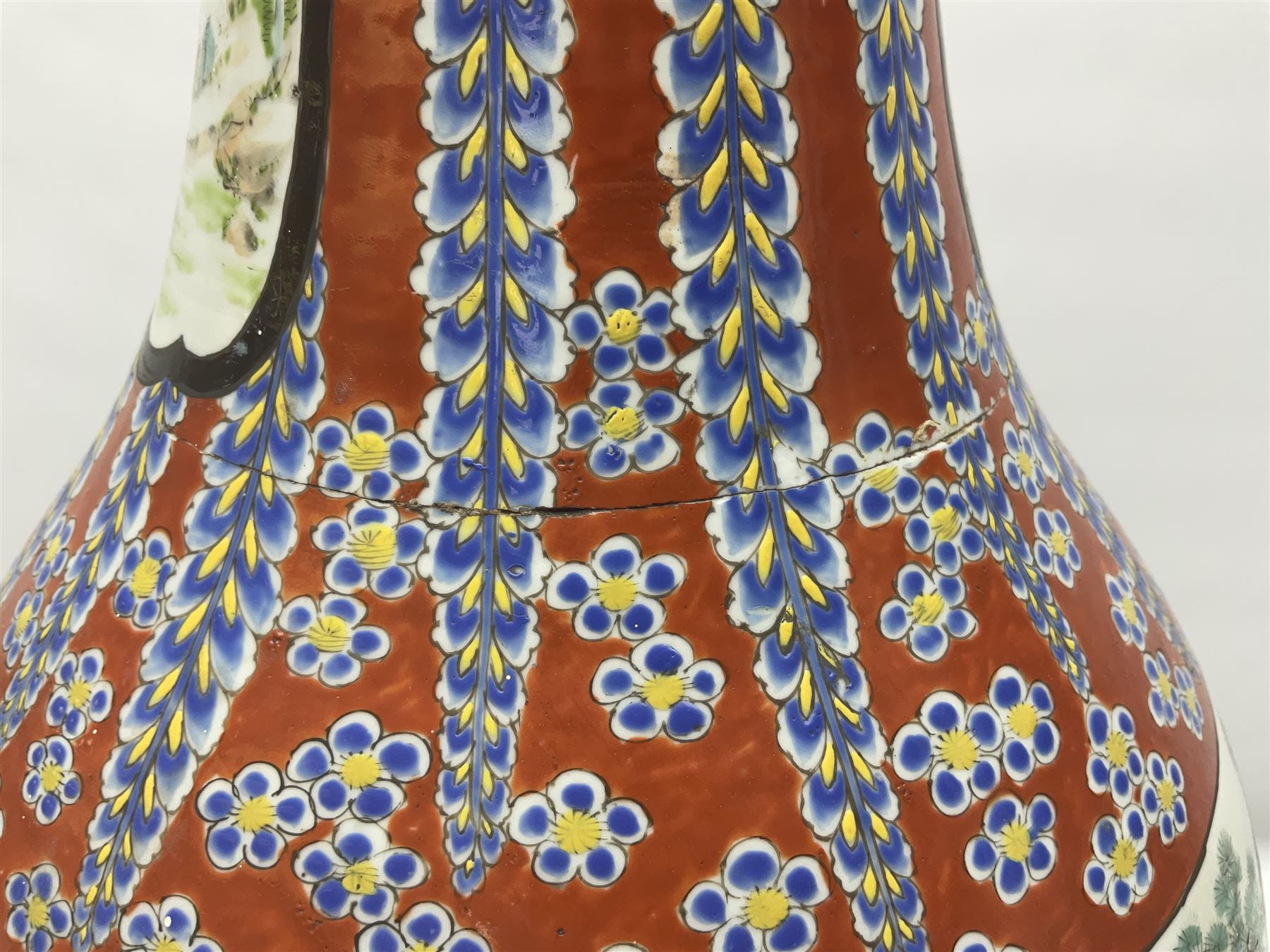 19th century Chinese floor vase of baluster form, hand painted with warriors and the emperor, the neck decorated with floral patterns and panels with landscapes, H64cm