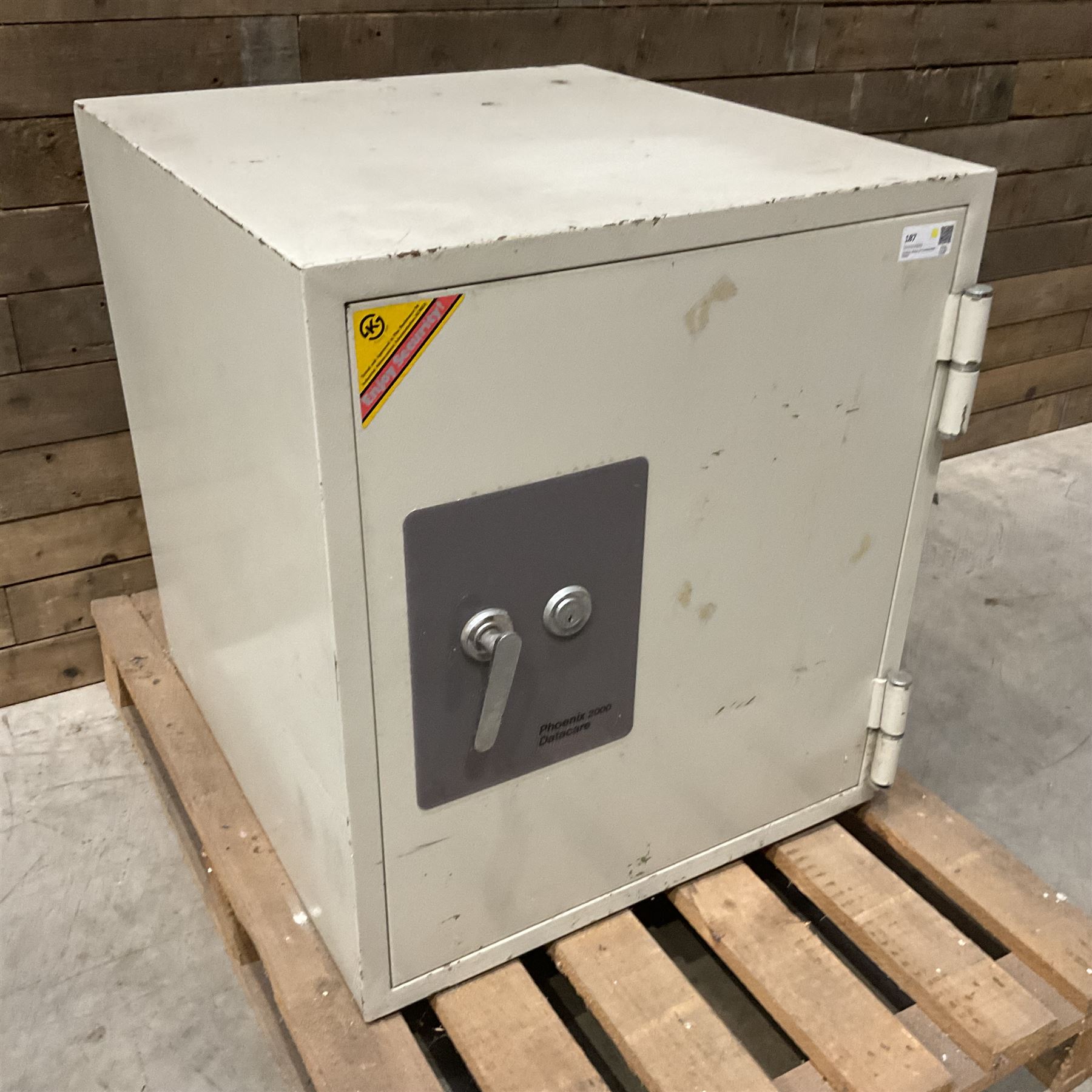 Phoenix 2000 Datacare safe, with key