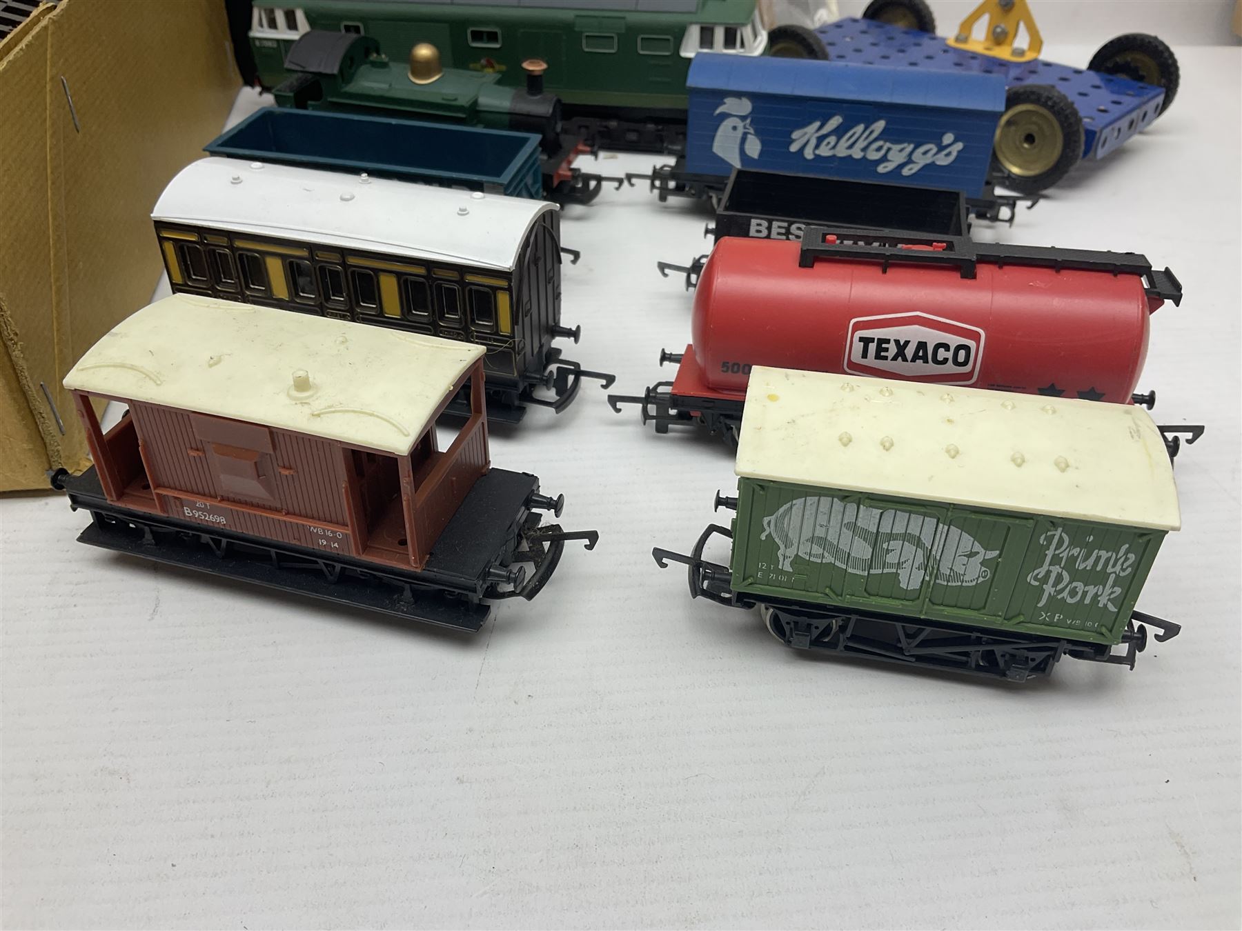 Hornby '00' gauge - Class 35 Hymek Diesel Hydraulic B-B locomotive No.D7063; Class 101 Holden Tank 0-4-0 locomotive No.101; nine wagons/coaches; track and controller; and 1978 catalogue; together with small quantity of loose Meccano with two booklets; all unboxed