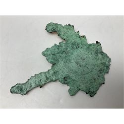 Large free form copper splash, with green patina and polished copper accents, at largest point H16cm, L18cm