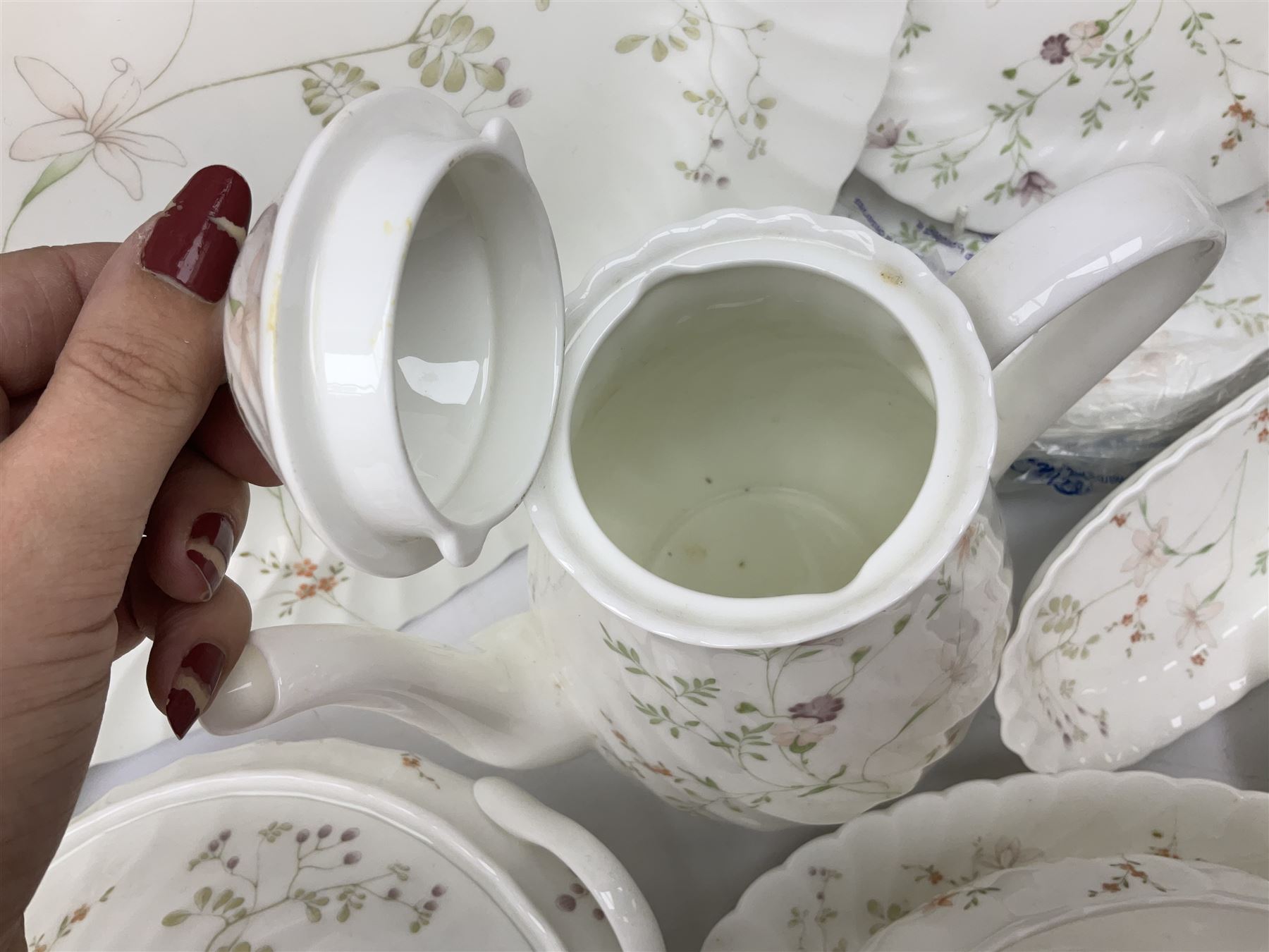 Wedgwood Campion pattern tea and dinner wares for eight, comprising twin handled lidded tureen, eight teacups and saucers, eight side plates, coffee pot. sauce boat and stand, open sucrier and milk jug, butter dish, oval serving plate, bowl, etc, together with Royal Doulton Citrus Grove ceramics