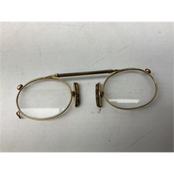 20th century Coronet Midget 16mm camera, in marbled brown Bakelite case with chrome mounts, L6cm, together with a pair of 9ct gold (tested) spectacles in case