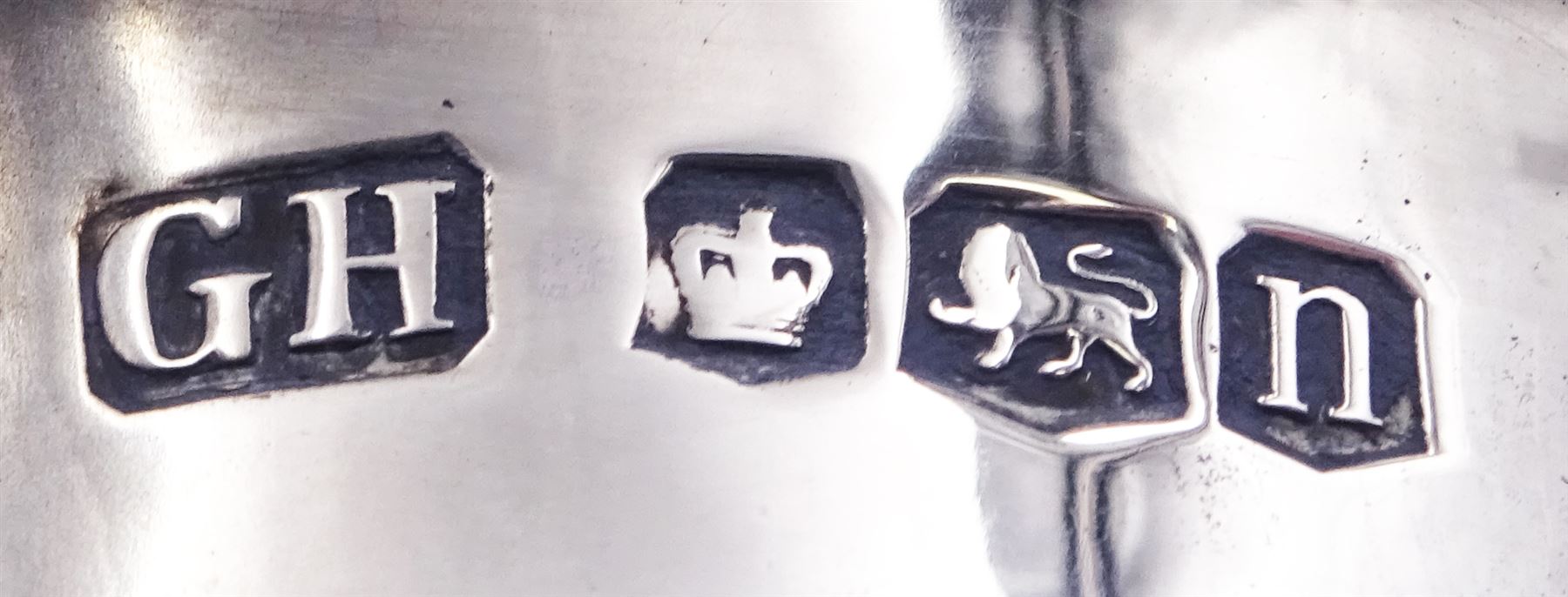 1930's silver hot water pot, of faceted baluster form with engraved dedication, and wooden handle and finial, hallmarked Harrison Brothers & Howson, Sheffield 1930, H20cm, approximate gross weight 15.66 ozt (487.2 grams)