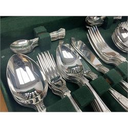 Canteen of silver plated Kings pattern cutlery for six place settings, in a fitted wooden case