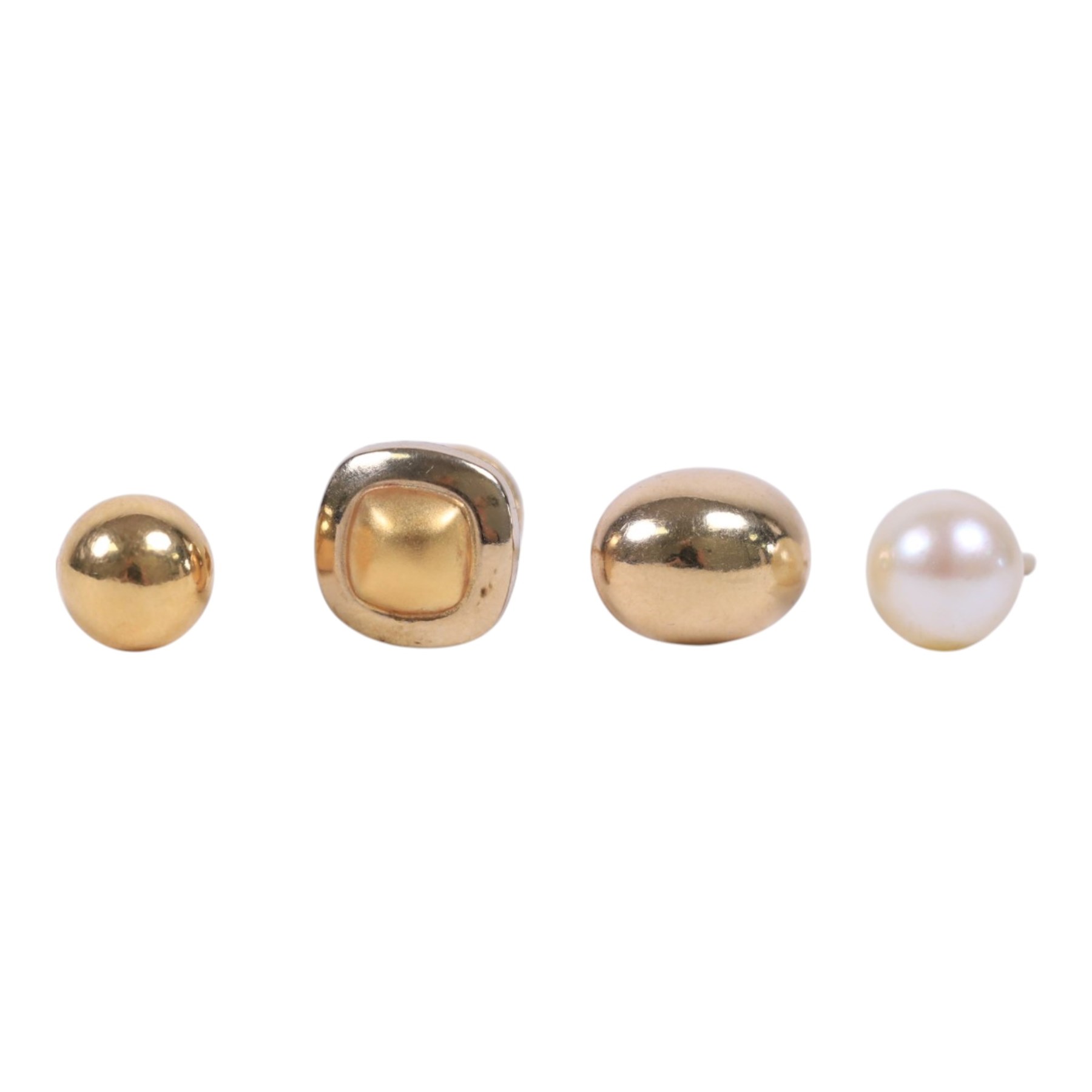 18ct gold charm and two single earrings, 14ct gold single earring and 9ct gold jewellery oddments, comprising single earrings and chain links