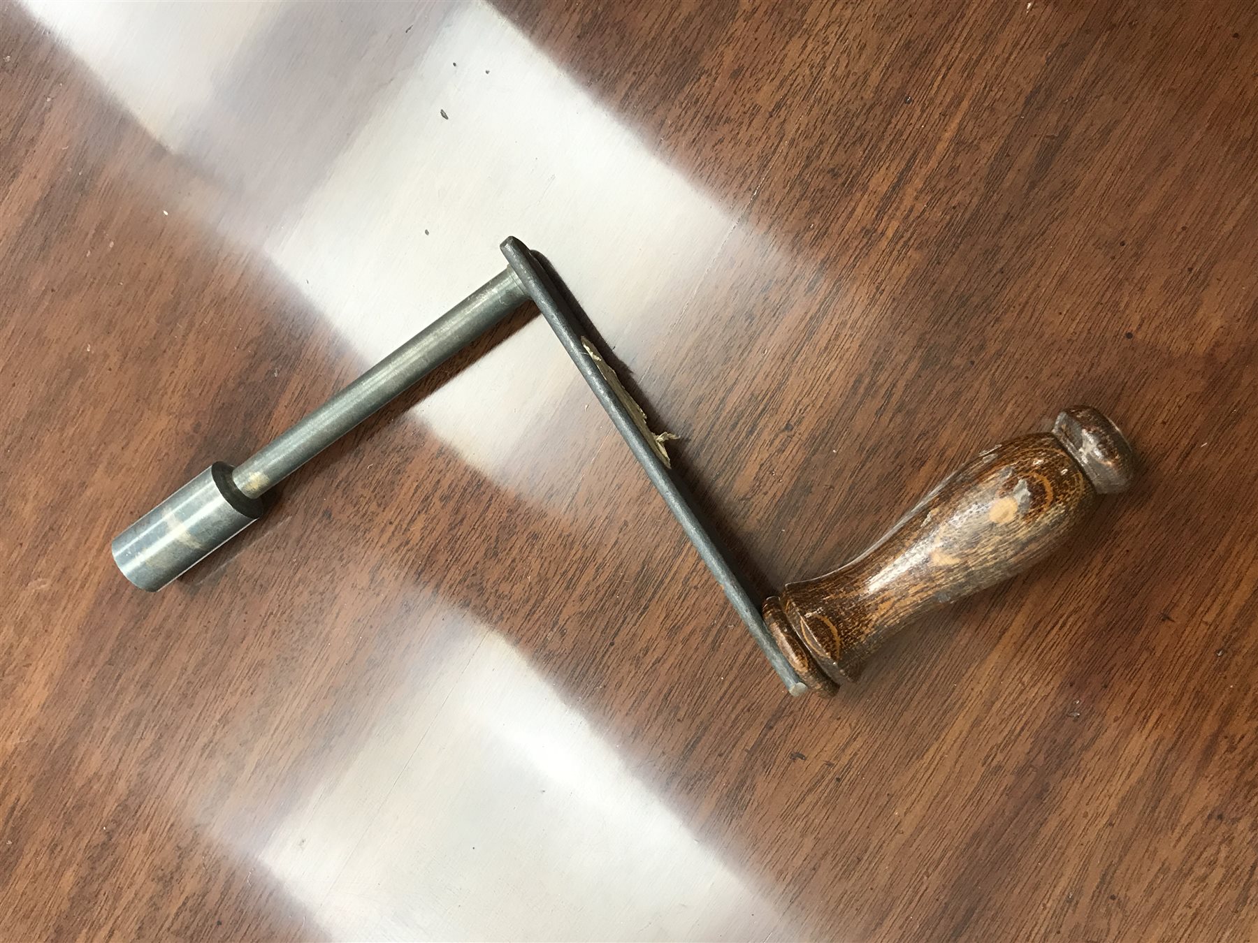 Spillman & Co. London - large Victorian mahogany extending dining table with three additional leaves, on turned and reeded supports with ceramic castors, ivorine label to underneath 'Spillman & Co. St. Martins Lane, London', diameter - 137cm (closed), L302cm (with all leaves)