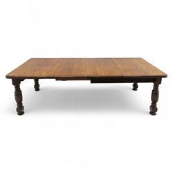 Victorian oak extending dining table, rectangular moulded top with figured grain pattern and wind-out action operated by removable crank handle, complete with additional leaves, raised on four boldly turned and reeded baluster supports terminating in squat bun feet (Extends to 238cm)