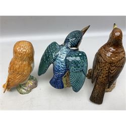 Group of Beswick figures of birds, comprising kingfisher no 2371, thrush no 2308, owl no 2026, and nine smaller bird figures to include greenfinch, wren etc