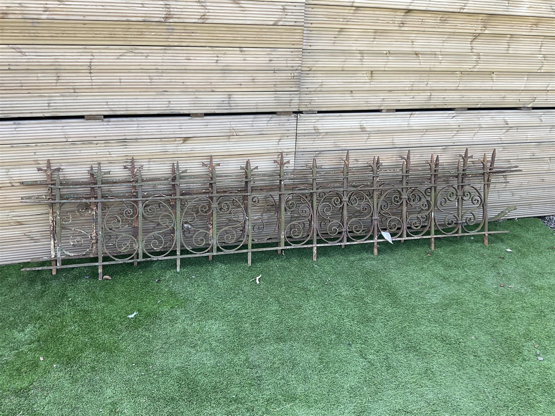 19th century wrought iron garden or building railings - THIS LOT IS TO BE COLLECTED BY APPOINTMENT FROM DUGGLEBY STORAGE, GREAT HILL, EASTFIELD, SCARBOROUGH, YO11 3TX