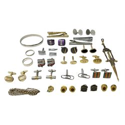 9ct gold belcher link necklace, stamped 375, silver jewellery including hinged bangle, two silver wedding bands and a pair of silver cufflinks with engine turned decoration, all hallmarked, with a collection of cufflinks and tie clips 