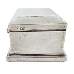 Silver cigarette box by William Comyns & Sons, London 1912