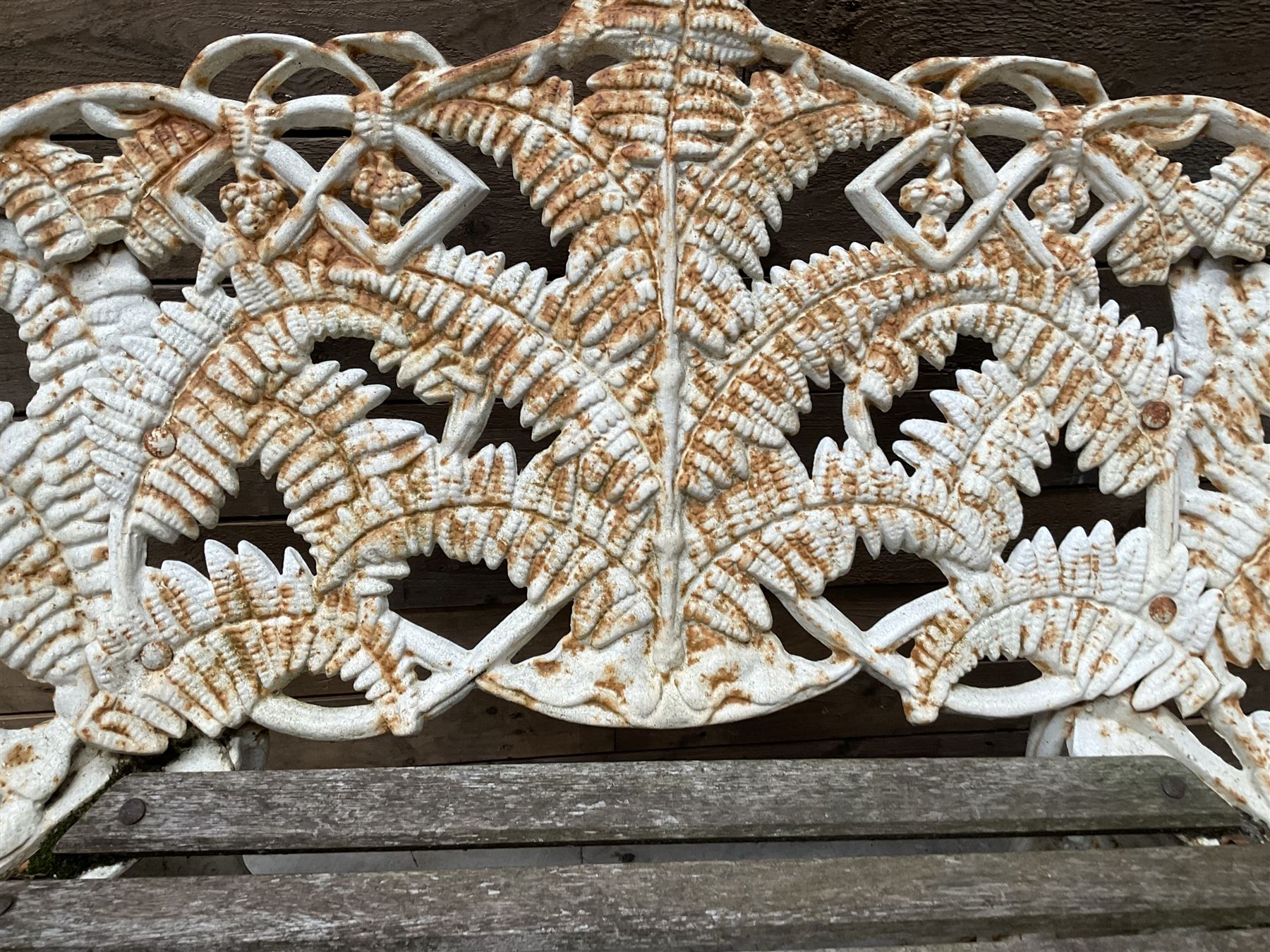 19th century cast iron Coalbrookdale design garden bench, elaborate fern leaf motif, slatted timber seat 