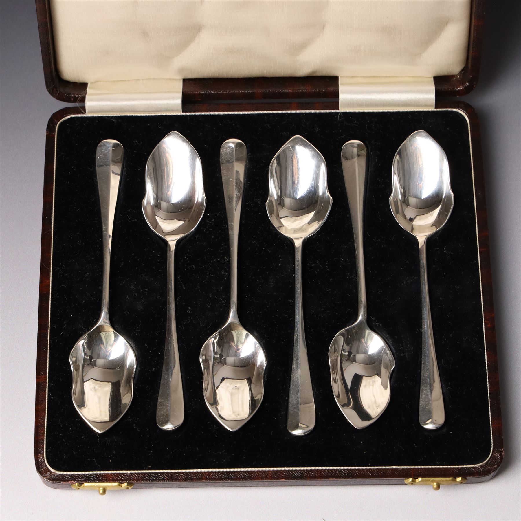 Set of six silver grapefruit spoons with shaped rat tail bowls, cased Birmingham 1928 Maker Brook & Son
