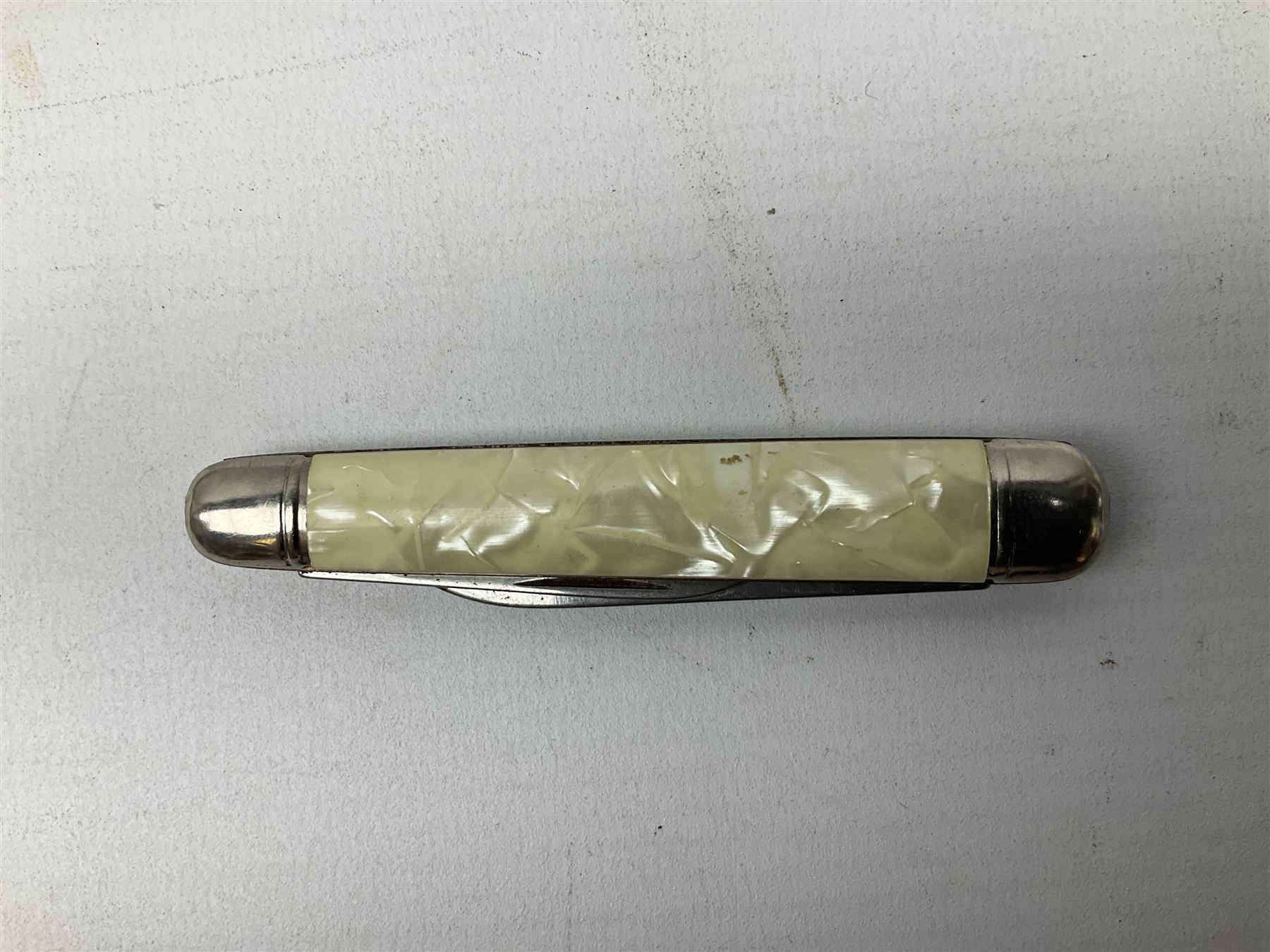 Eighteen pocket knives including examples by Richards of Sheffield, knife  commemorating the Royal Wedding 29th July 1981 etc