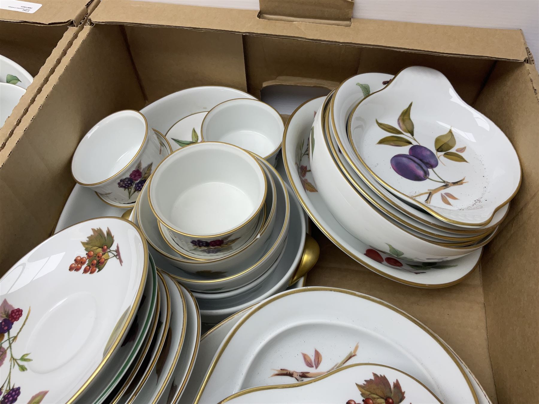 Extensive collection of Royal Worcester Evesham pattern tea and