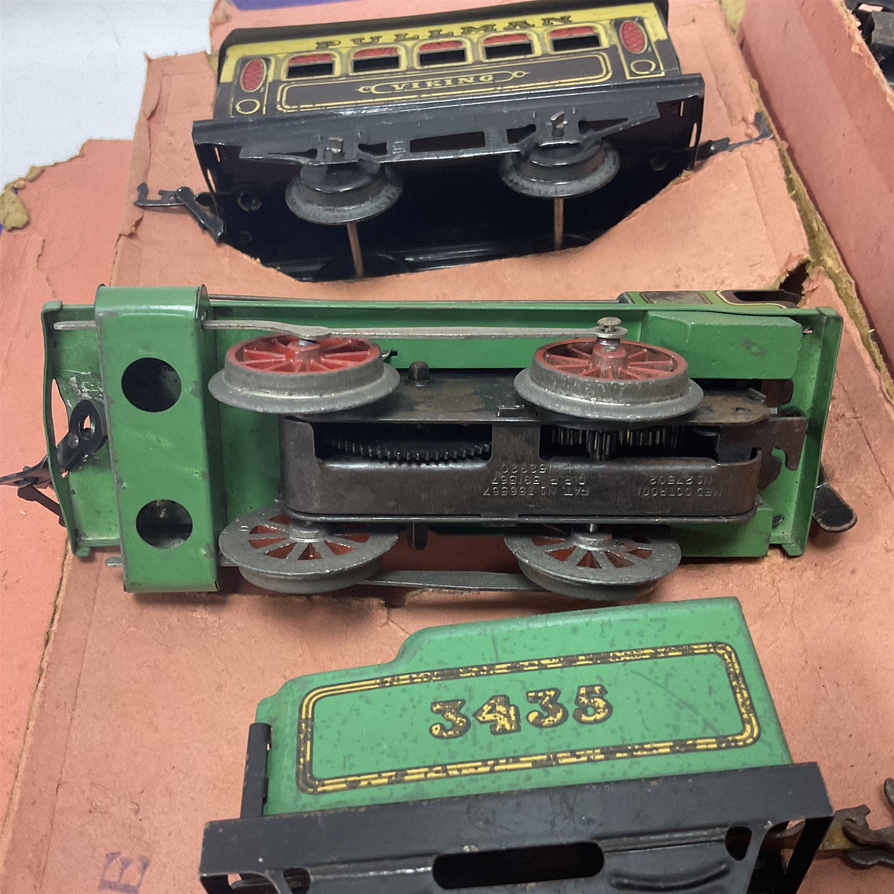Hornby Meccano ‘0’ gauge - M1 Passenger set comprising 0-4-0 locomotive and tender no.3435 in green, two Pullman carriages and track; in original box 