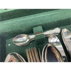 Canteen of silver plated Kings pattern cutlery for six place settings, in a fitted wooden case