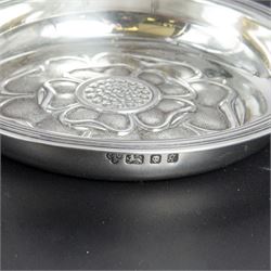Late 20th century silver pin dish, embossed with Yorkshire rose to centre, hallmarked C J Vander Ltd, London 1971, together with a set of six silver handled King's pattern tea knives, hallmarked Kirby Beard Ltd, Sheffield 1928, contained within fitted case