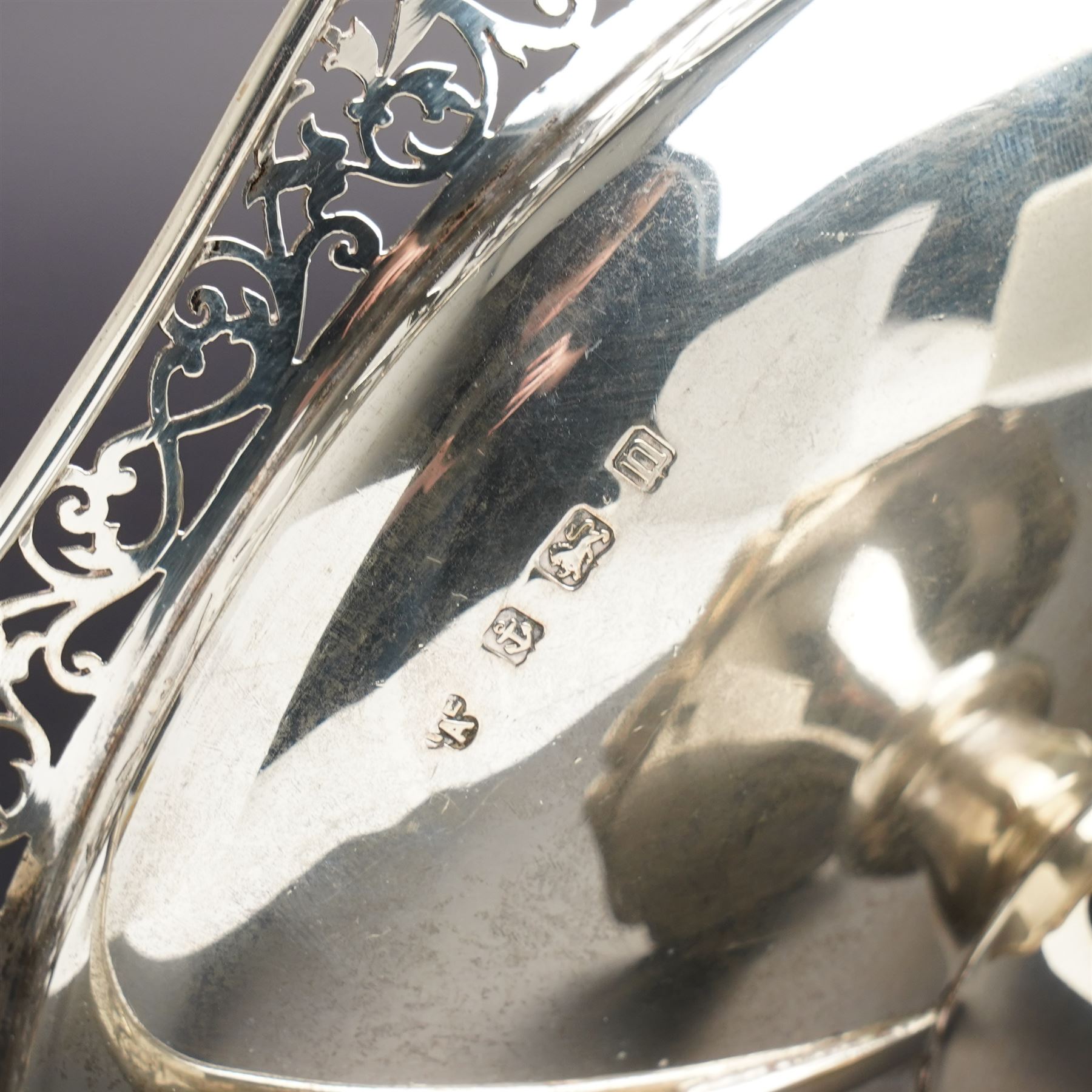 Silver two handled fruit dish with pierced border on a pedestal foot D18cm Birmingham 1912  