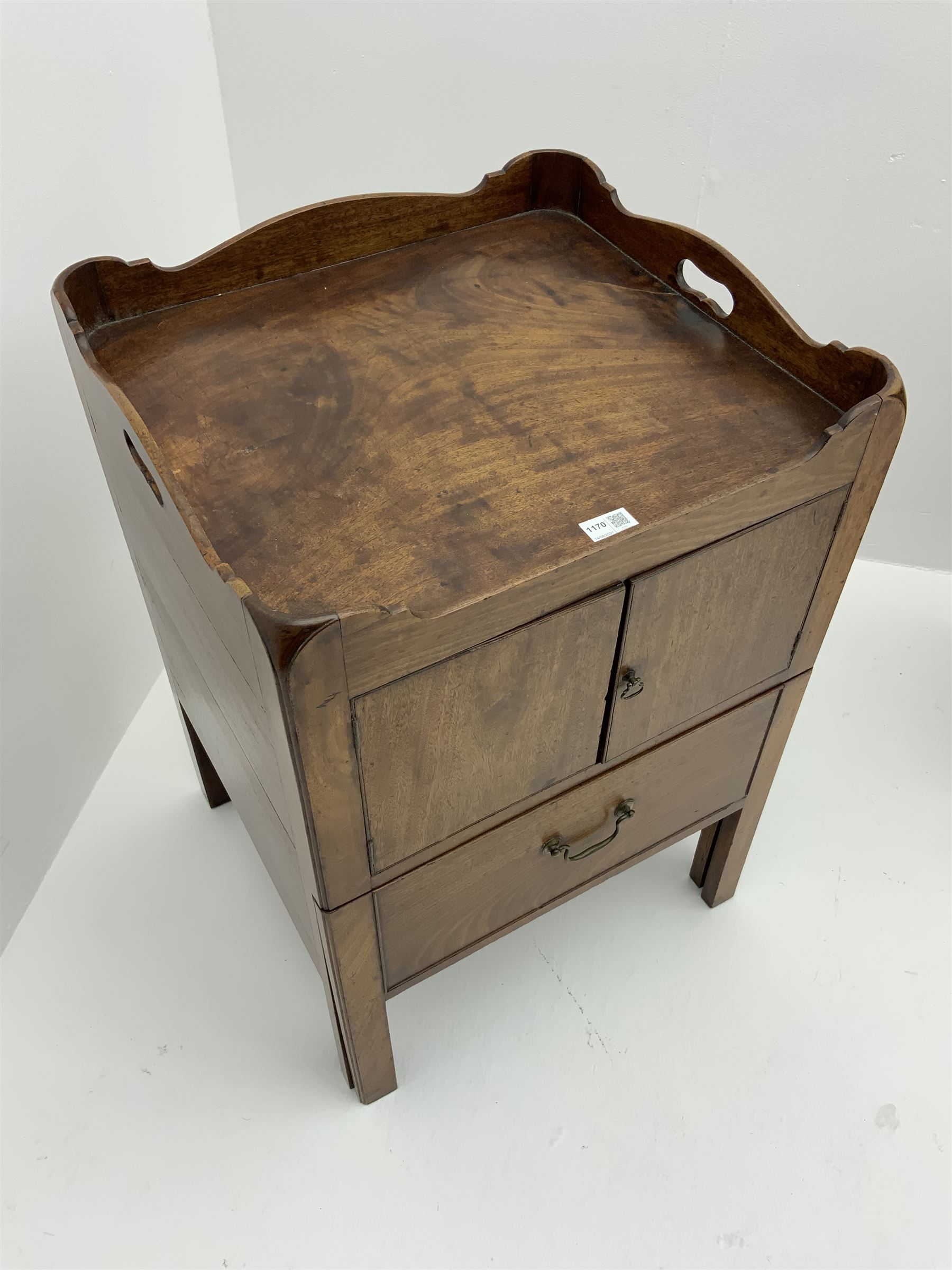 George III mahogany night stand, two cupboards above chamber slide