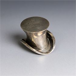 Victorian novelty silver match holder, in the form of a top hat, hallmarked Thomas Johnson II, London 1888, H3cm