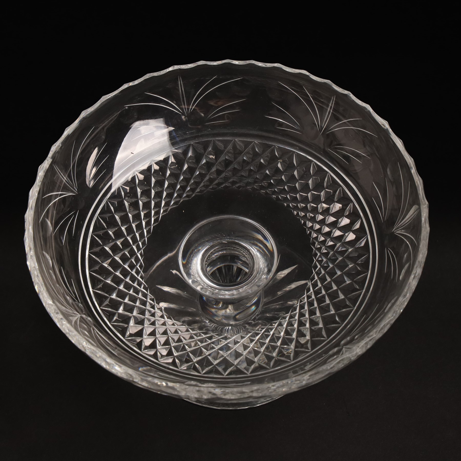 Stuart Crystal Beaconsfield pattern bowl on short pedestal foot  foot, 17cm