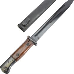  British 1903 pattern SMLE bayonet by Wilkinson London, marked 1903 Wilkinson London to the blade, in scabbard, with leather frog, together with German K98 bayonet with metal scabbard 