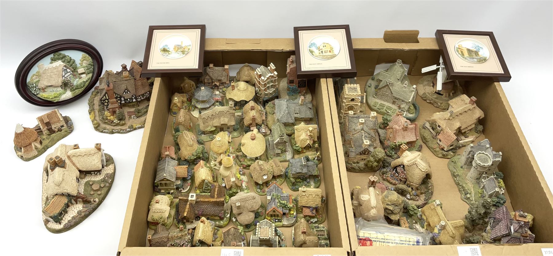 A collection of various Lilliput Lane models, to include The Gables, Penkill Castle, Royal Oak Inn, Sulgrave Manor, Thatchers Rest, Old Scrumpy Farm, Tudor Court, Gold Top, Kenmore Cottage, etc. 