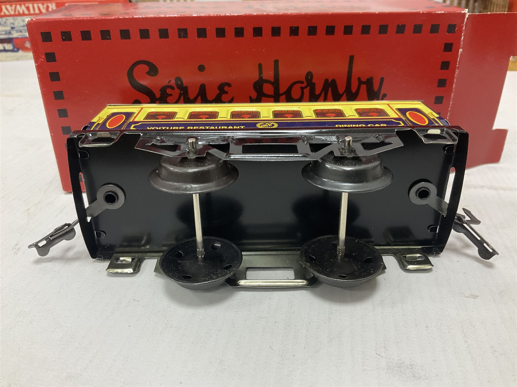 ‘0’ gauge - six boxed Hornby Hachette coaches comprising three Saloon Cars and three Dining Cars in original boxes; three loose ‘SNCF’ cars; three crossings, two Hornby/Meccano railway stations, one bridge and a water tank; two further Mettoy Railways ‘Railway Bridge’ in original boxes (17)