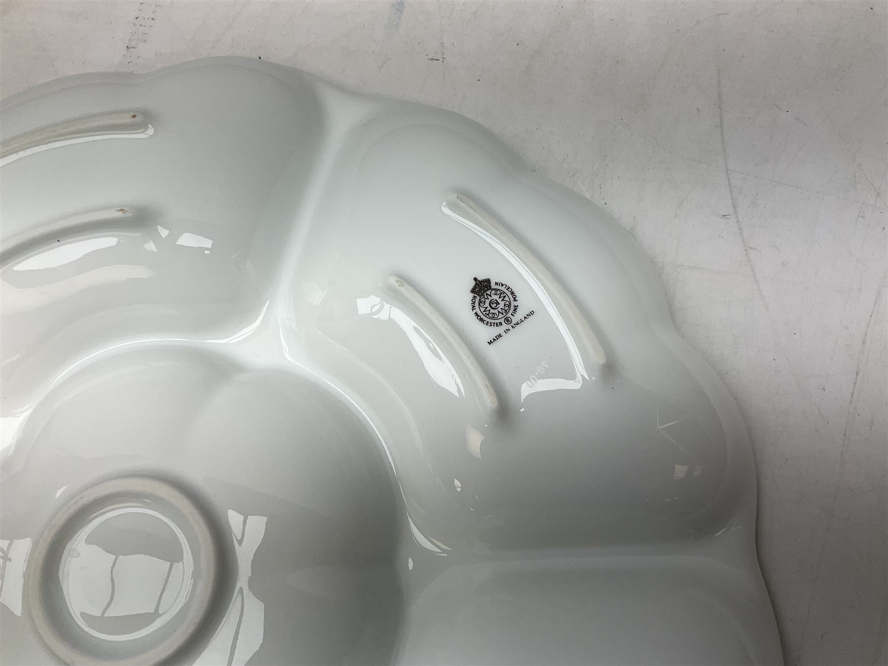 Wedgwood Countryware dinner wares, to include cruets, sauce boat and stand, two jugs etc, together with Wedgwood jasperware boxed HOW Group 40th Birthday 16.5cm plate, Royal Worcester 'Herbs' large sectioned dish and two Hornsea Windrush vases, Sorrento marquetry twin handled tray with musical motif to centre, L40cm, W Widdop brass carriage clock with quartz movement, pellet drum, Whitall Tatum Company No.1 glass insulator, silver plate and other misc etc