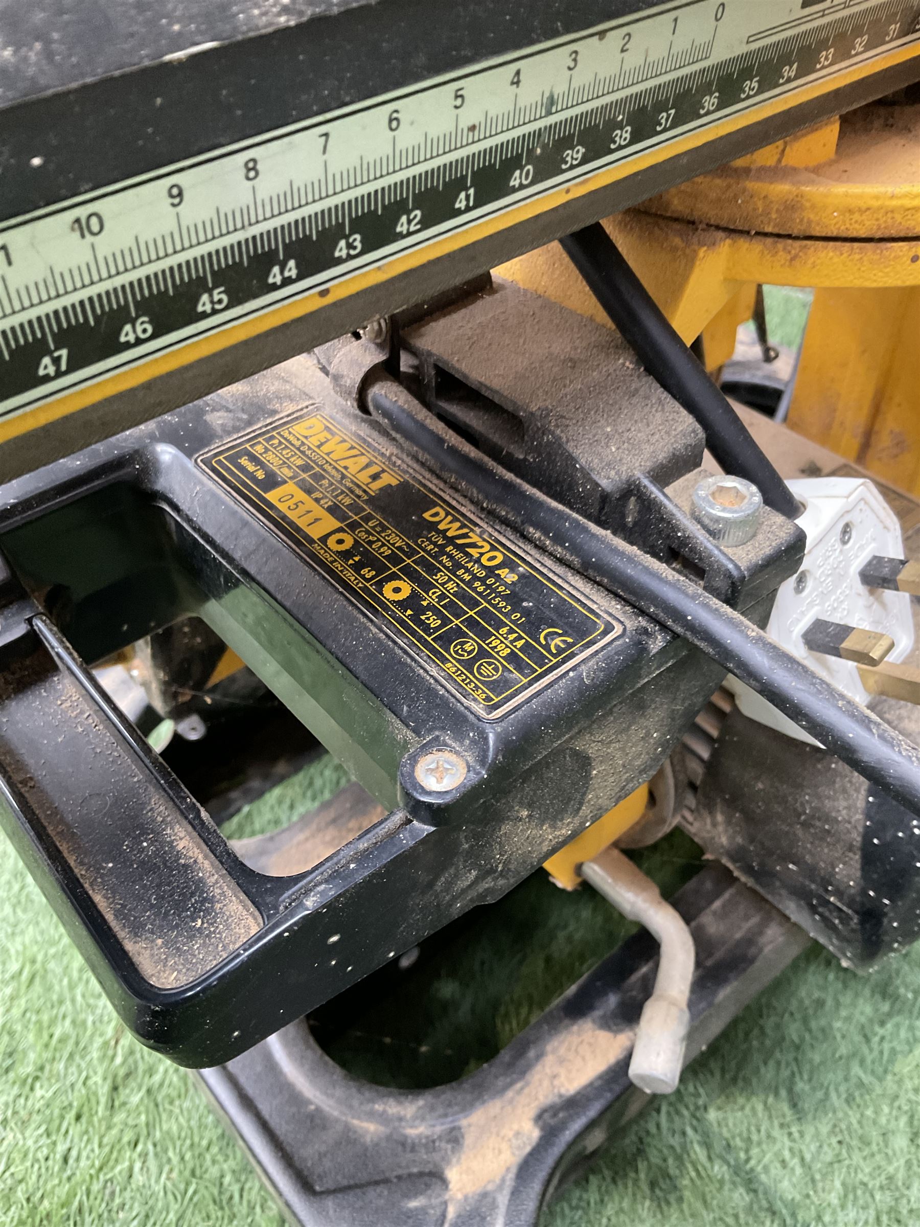 DeWalt DW720 radial arm saw