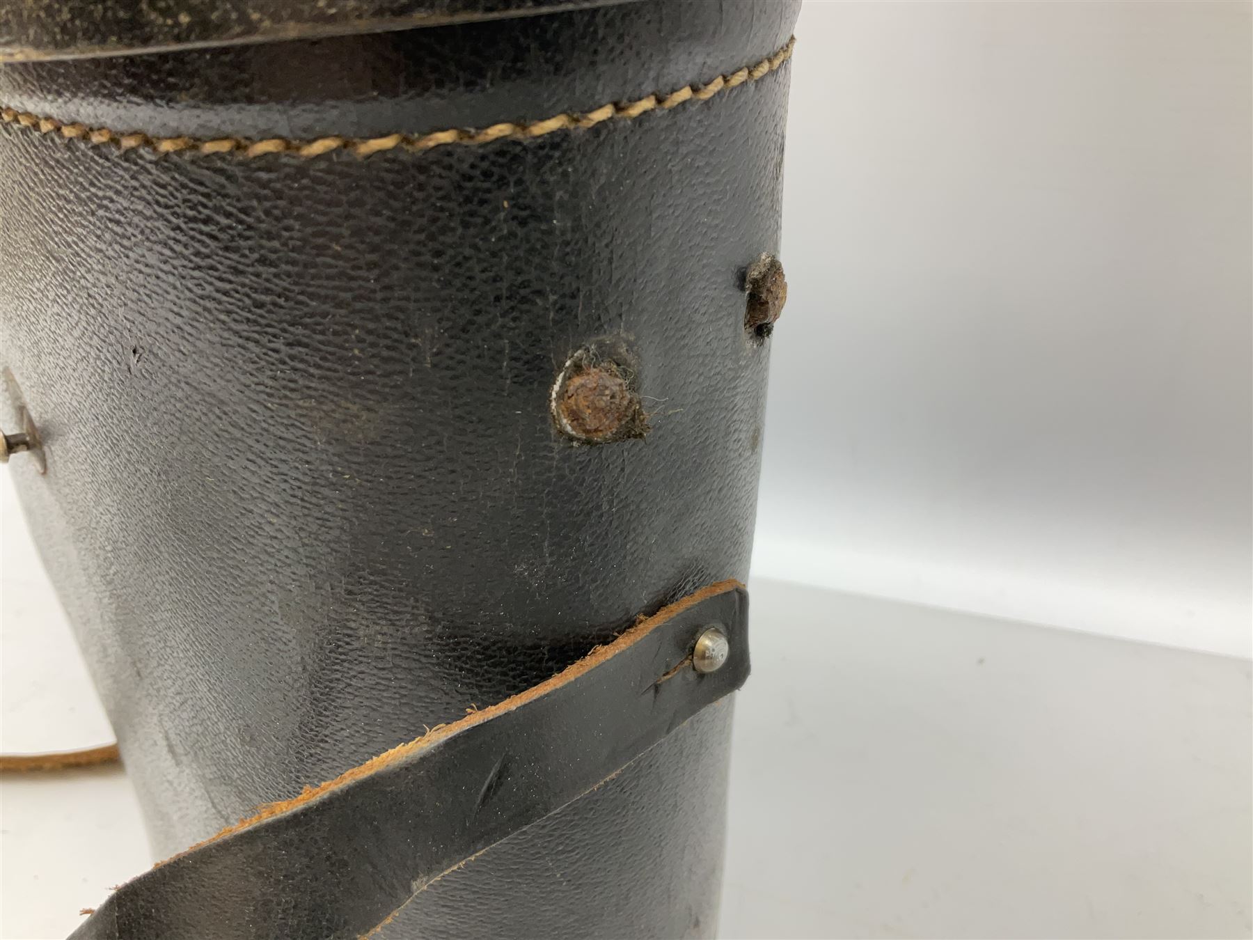 Pair of WWII German U-boat binoculars probably 7 x 50 by Leitz, with rubber eye piece protector covers and leather case stamped with Kriegsmarine mark to the lid and dated 1944, with leather strap.