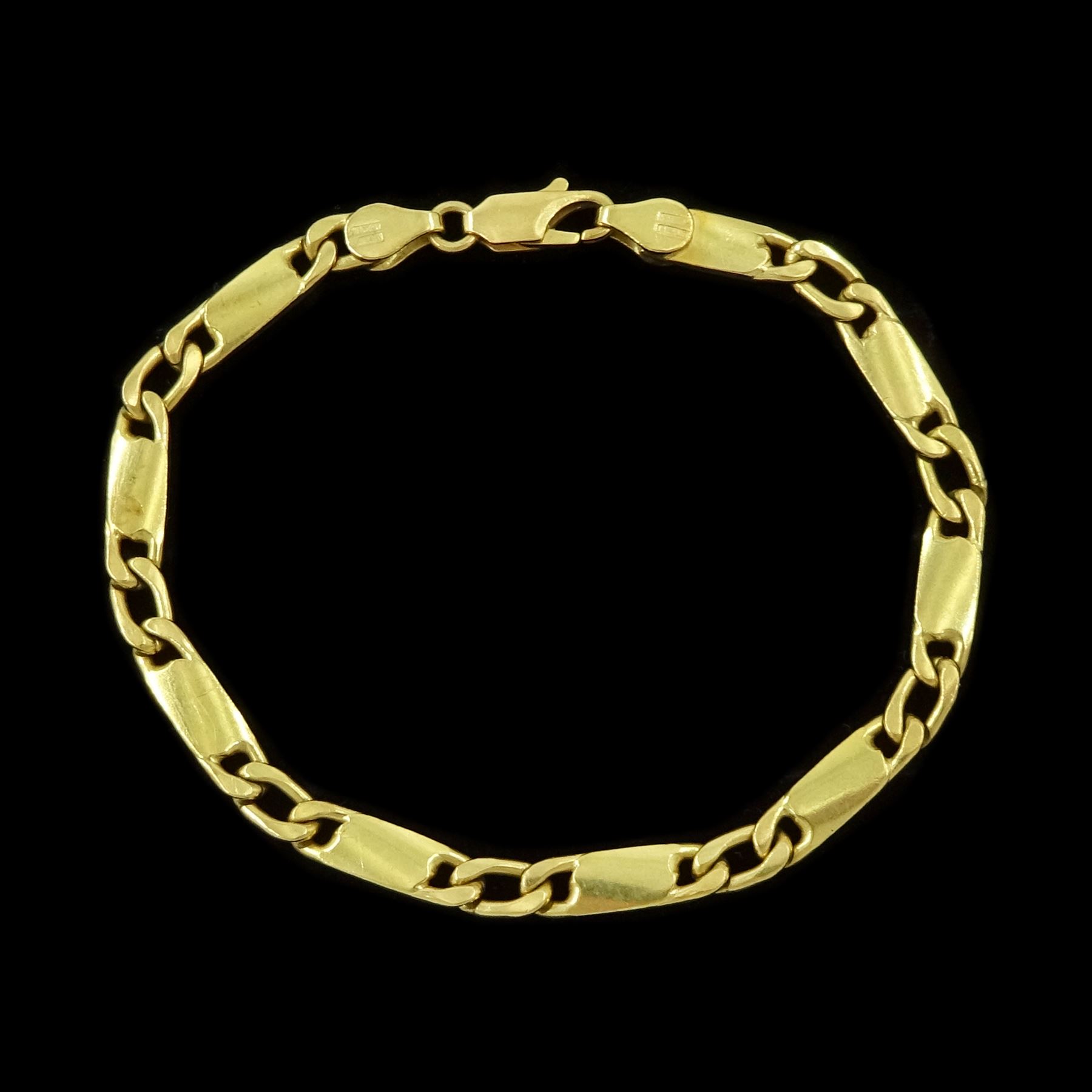 18ct gold fancy Figaro link bracelet, stamped 750