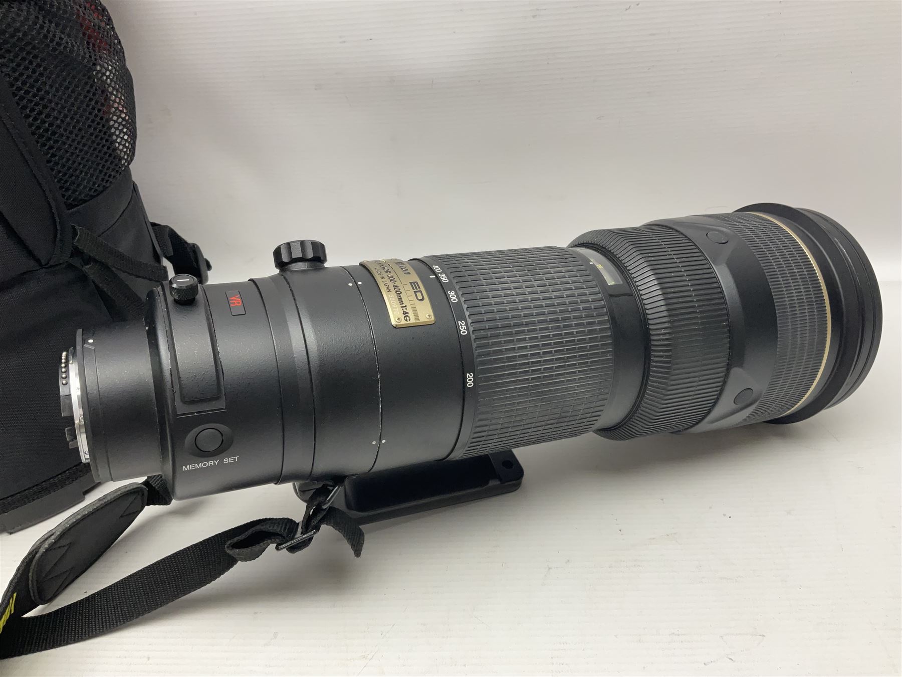 Nikon ED 'AF-S Nikkor 200-400mm 1:4G' lens, serial no 300970, with case