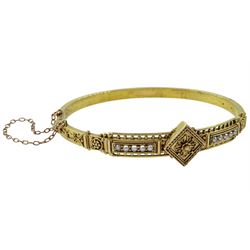 Victorian gold Etruscan Revival hinged bangle set with split pearls, stamped 15ct