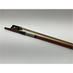 Alfred Knoll silver mounted two-star pernambuco violin bow L74.5cm