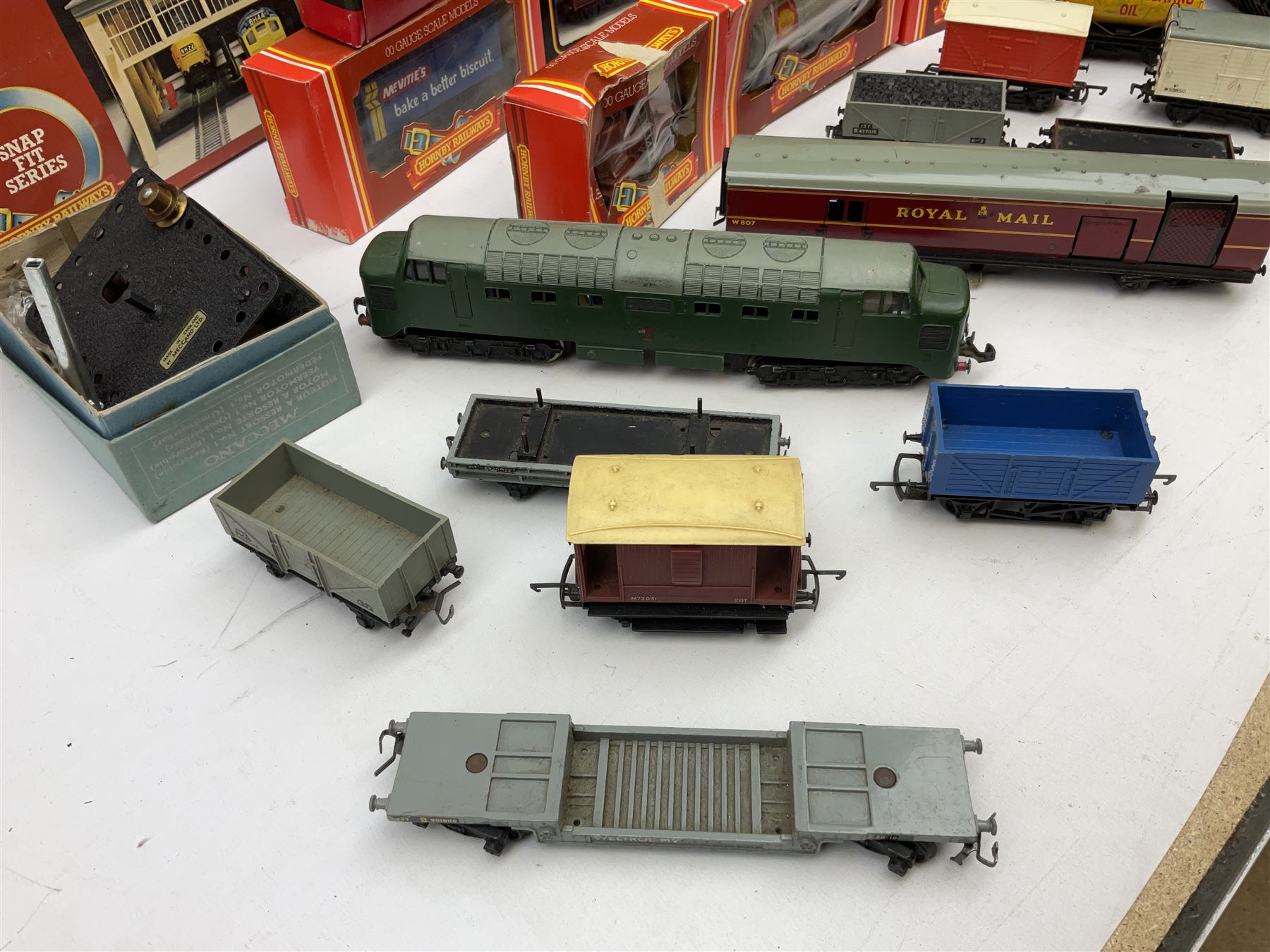 Hornby '00' gauge GWR Branch Passenger train set; boxed; six boxed