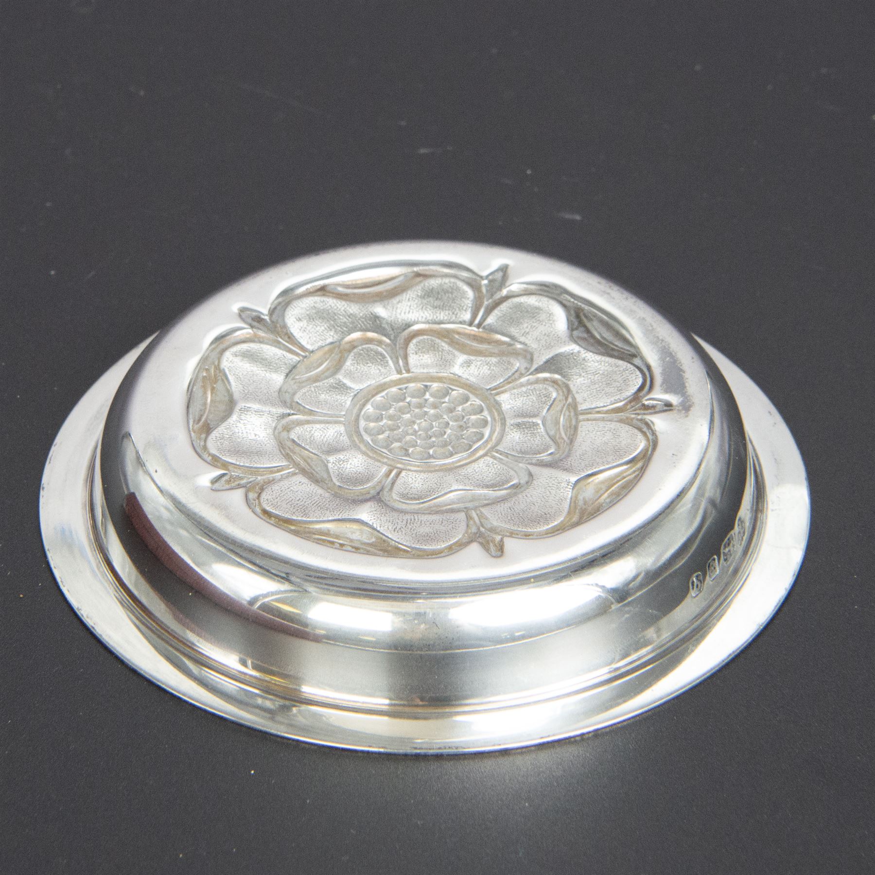 Late 20th century silver pin dish, embossed with Yorkshire rose to centre, hallmarked C J Vander Ltd, London 1971, together with a set of six silver handled King's pattern tea knives, hallmarked Kirby Beard Ltd, Sheffield 1928, contained within fitted case