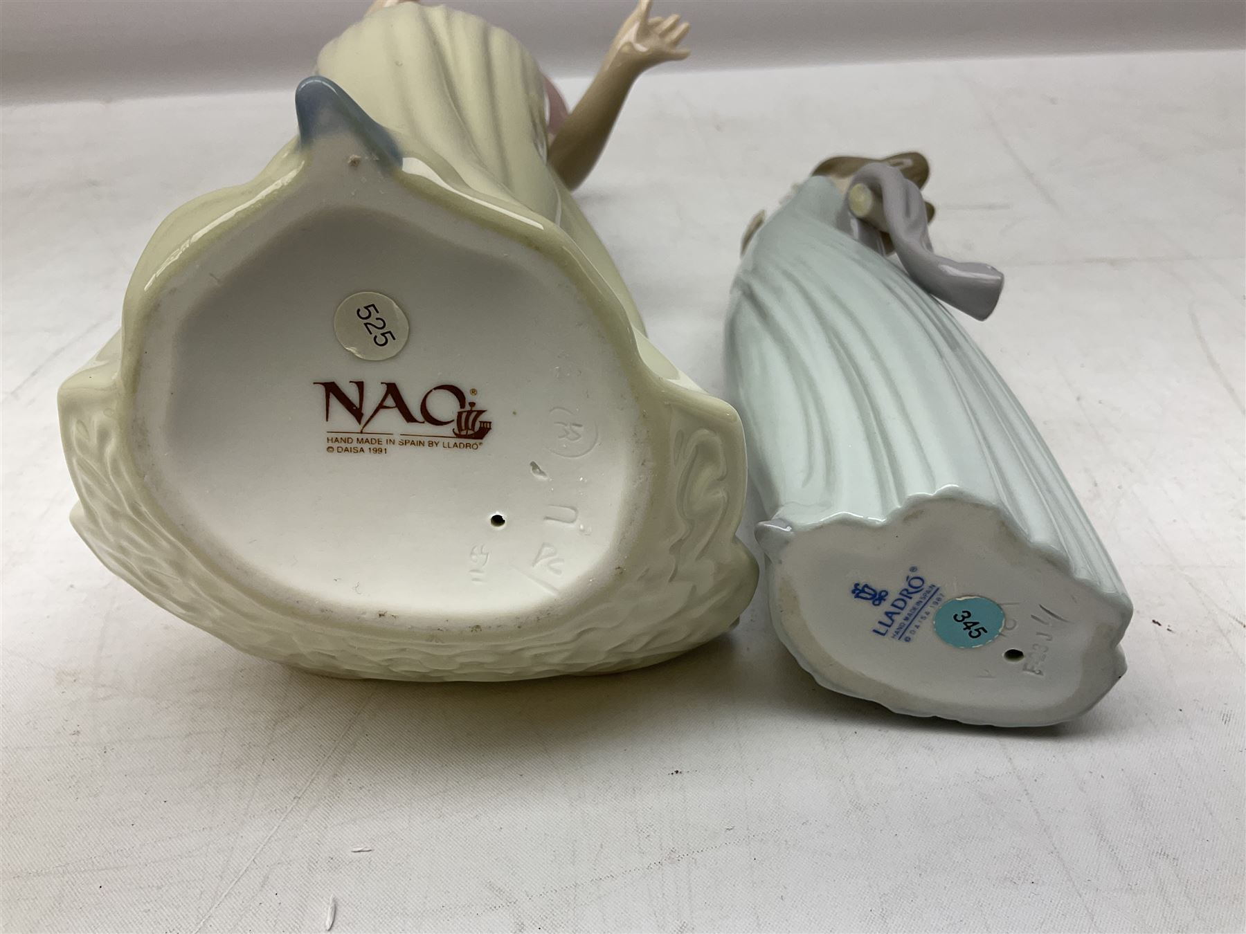 Lladro figure Ingenuine Woman no. 5487 (a/f), Nao figure, Goebel bird figure CV86 1967, Goebel Chaffinch 38023-06, Arden Scultpures robin figure group etc