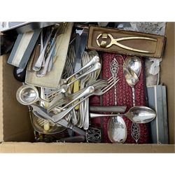 Quantity of silver plate, to include fish knives and forks with silver ferrules, halmarked, Coalport and Cutlass cased teaspoons, bowls, tankard, flatware etc, together with two wooden canteen cases, in two boxes 