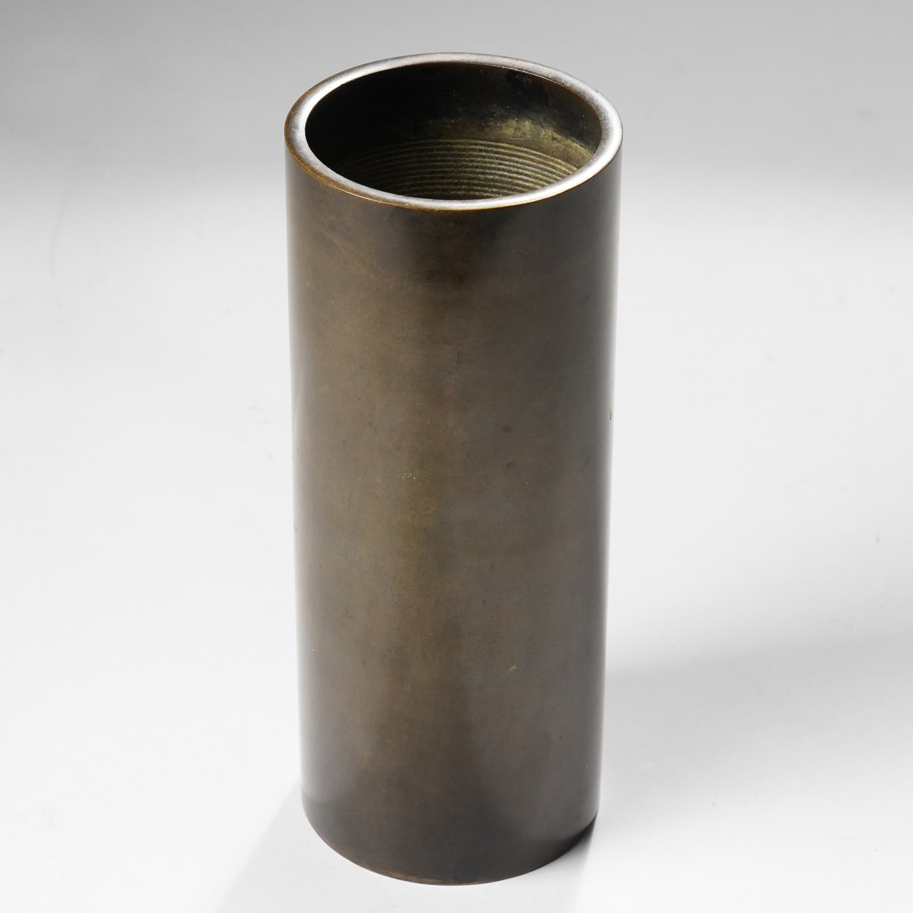  Japanese Meiji period bronze cylindrical vase, decorated with Mount Fuji in light relief, H20.5cm 
