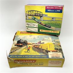 Hornby '00' gauge - Ready-to-run set with plastic 0-4-0 tank locomotive, two wagons, brake van, controller and track, boxed with instructions; and French Meccano-Tri-ang HOrnby-AcHO Boite D'Elements De Pente No.1 (sloping track kit), boxed with instructions (2)