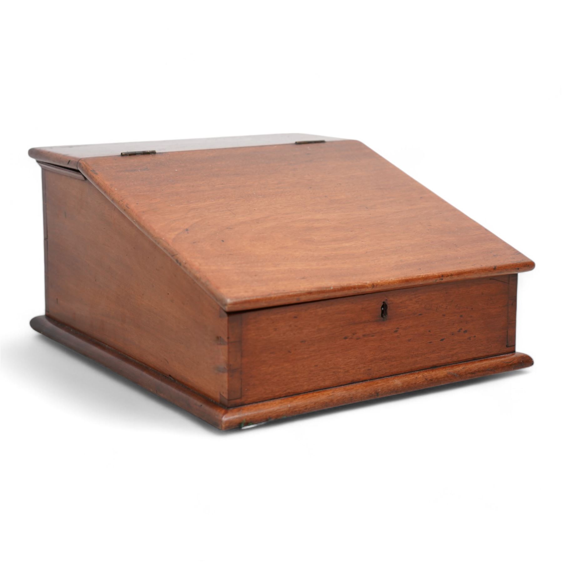 Early 20th century mahogany slope front table top desk, with compartmentalised interior 